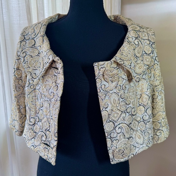 Vintage 1950s lame bolero, gold black cream brocade paisley, short jacket, 4 (S) - Picture 12 of 13